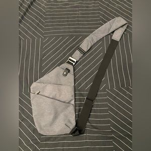 Vadoo men’s shoulder sling bag grey